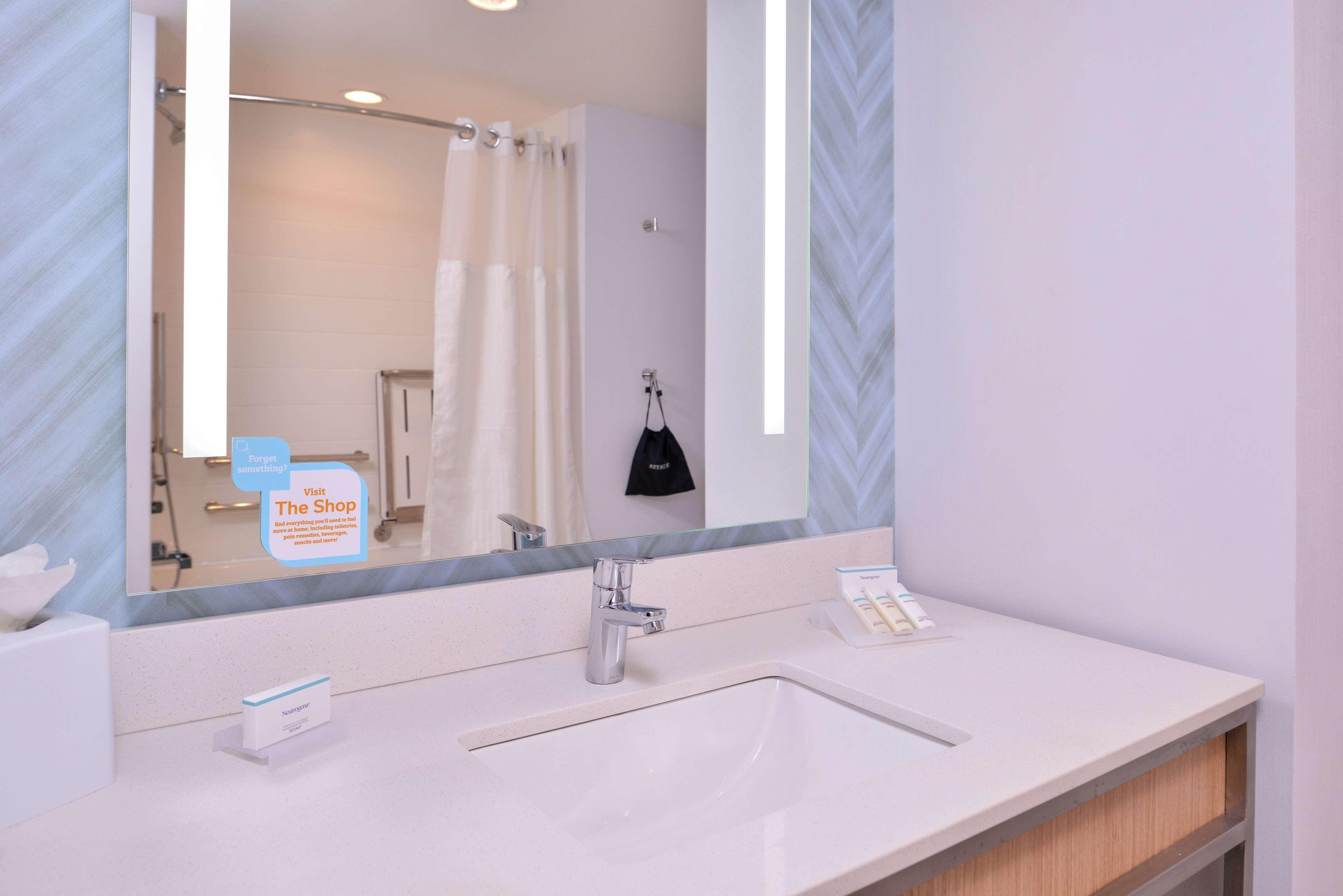 Hilton Garden Inn Kansas City Airport Mo Екстериор снимка