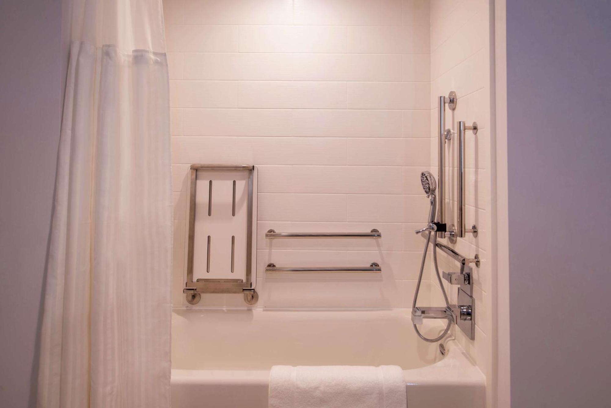 Hilton Garden Inn Kansas City Airport Mo Екстериор снимка