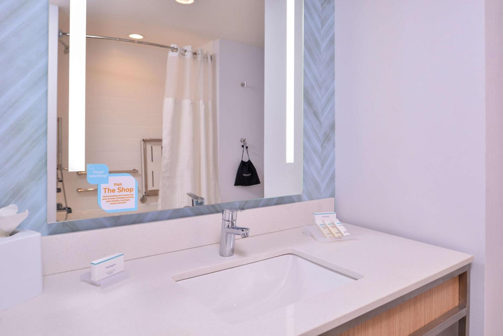 Hilton Garden Inn Kansas City Airport Mo Екстериор снимка