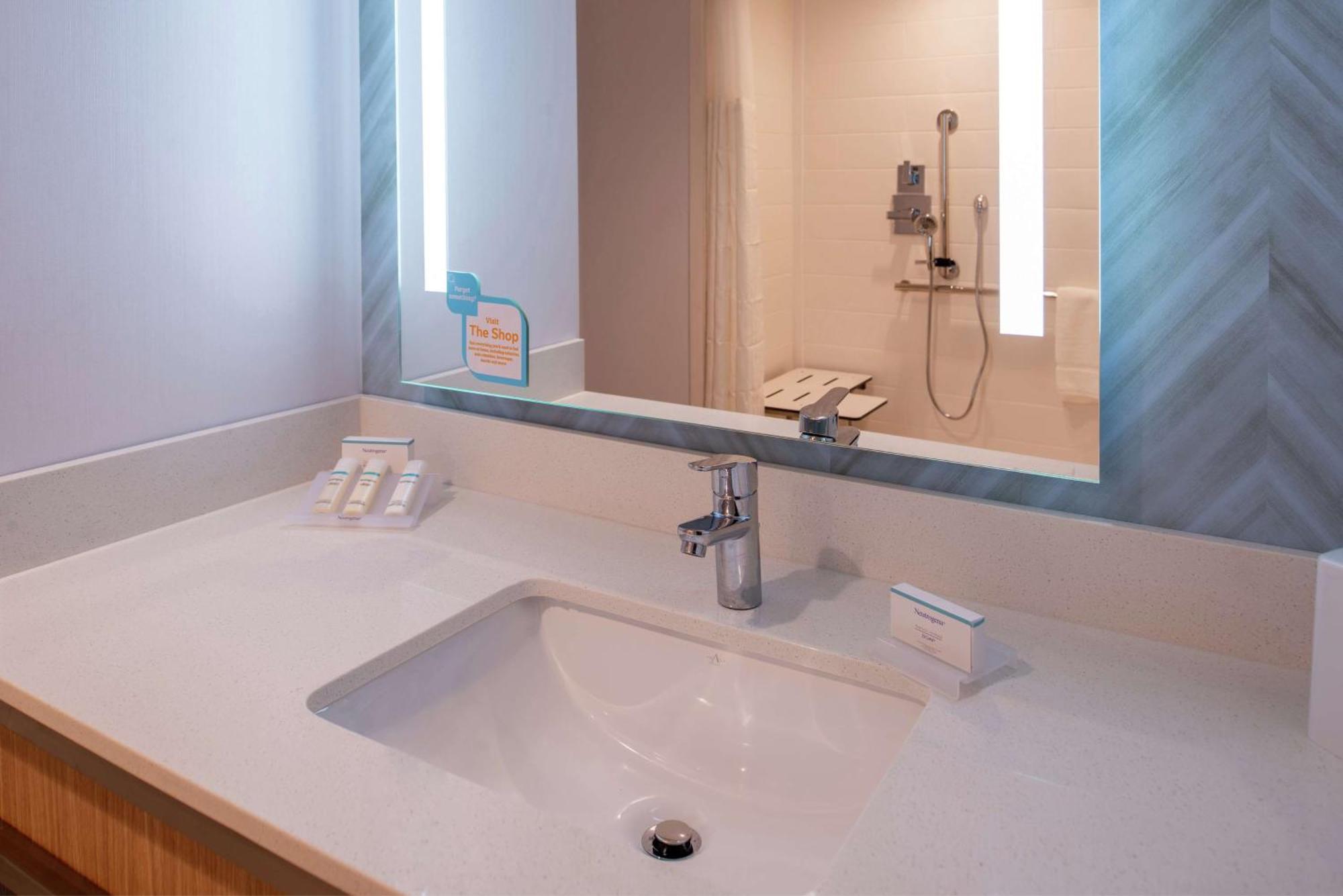 Hilton Garden Inn Kansas City Airport Mo Екстериор снимка